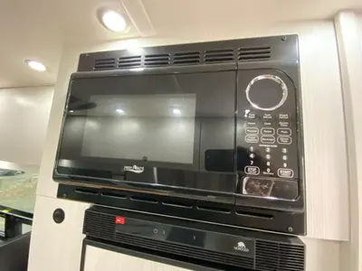 2025 Pleasure-Way Plateau photo 31
