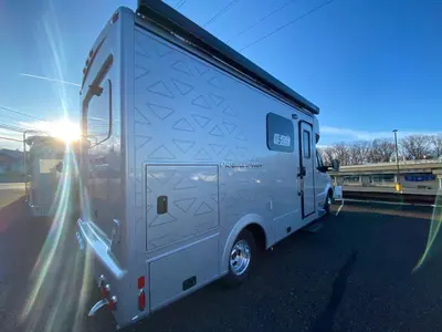 2025 Pleasure-Way Plateau XLRB photo 10