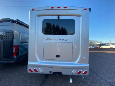2025 Pleasure-Way Plateau XLRB photo 9