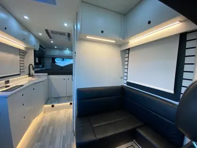 2025 Pleasure-Way Plateau XLRB photo 15