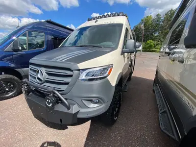 2025 Storyteller Overland Storyteller Overland photo 4