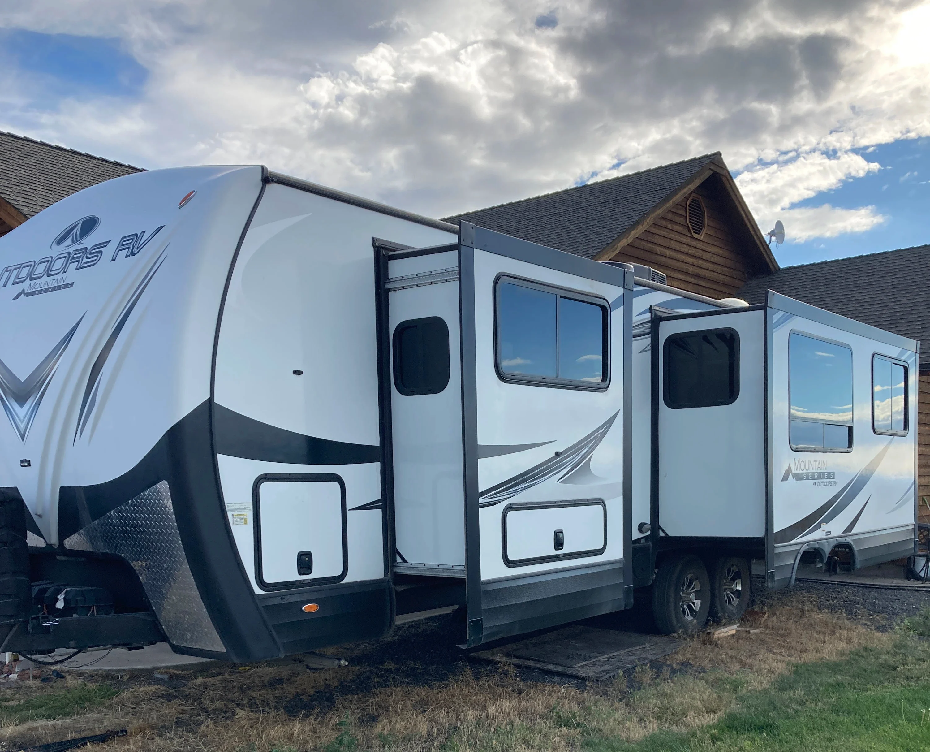 2020 OUTDOORS RV MANUFACTURING BLACK STONE exterior