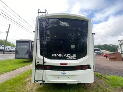 2026 Jayco Pinnacle photo 8