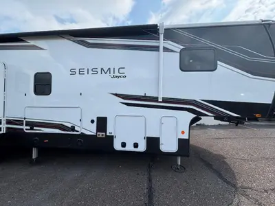 2026 Jayco Seismic photo 11