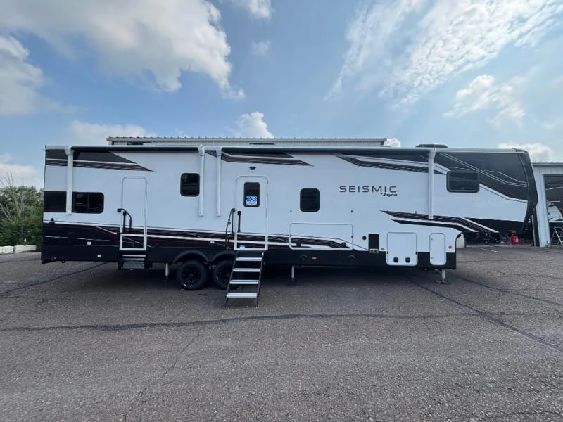 2026 Jayco Seismic exterior