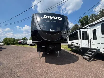 2026 Jayco Seismic photo 3