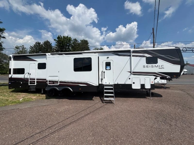 2026 Jayco Seismic exterior