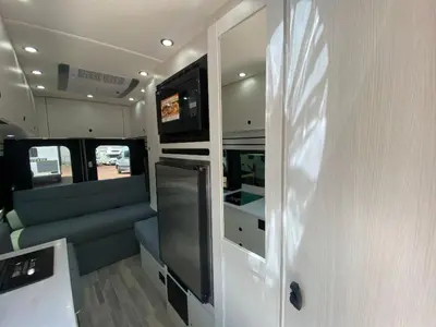 2026 Pleasure-Way Ontour photo 18