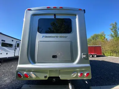 2026 Pleasure-Way Plateau XLRB photo 10