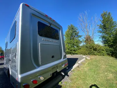 2026 Pleasure-Way Plateau XLRB photo 9