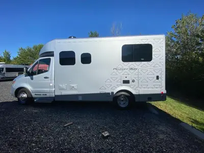 2026 Pleasure-Way Plateau XLRB photo 6