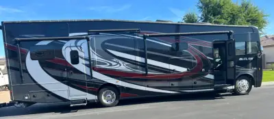 2020 THOR MOTOR COACH OUTLAW photo 2