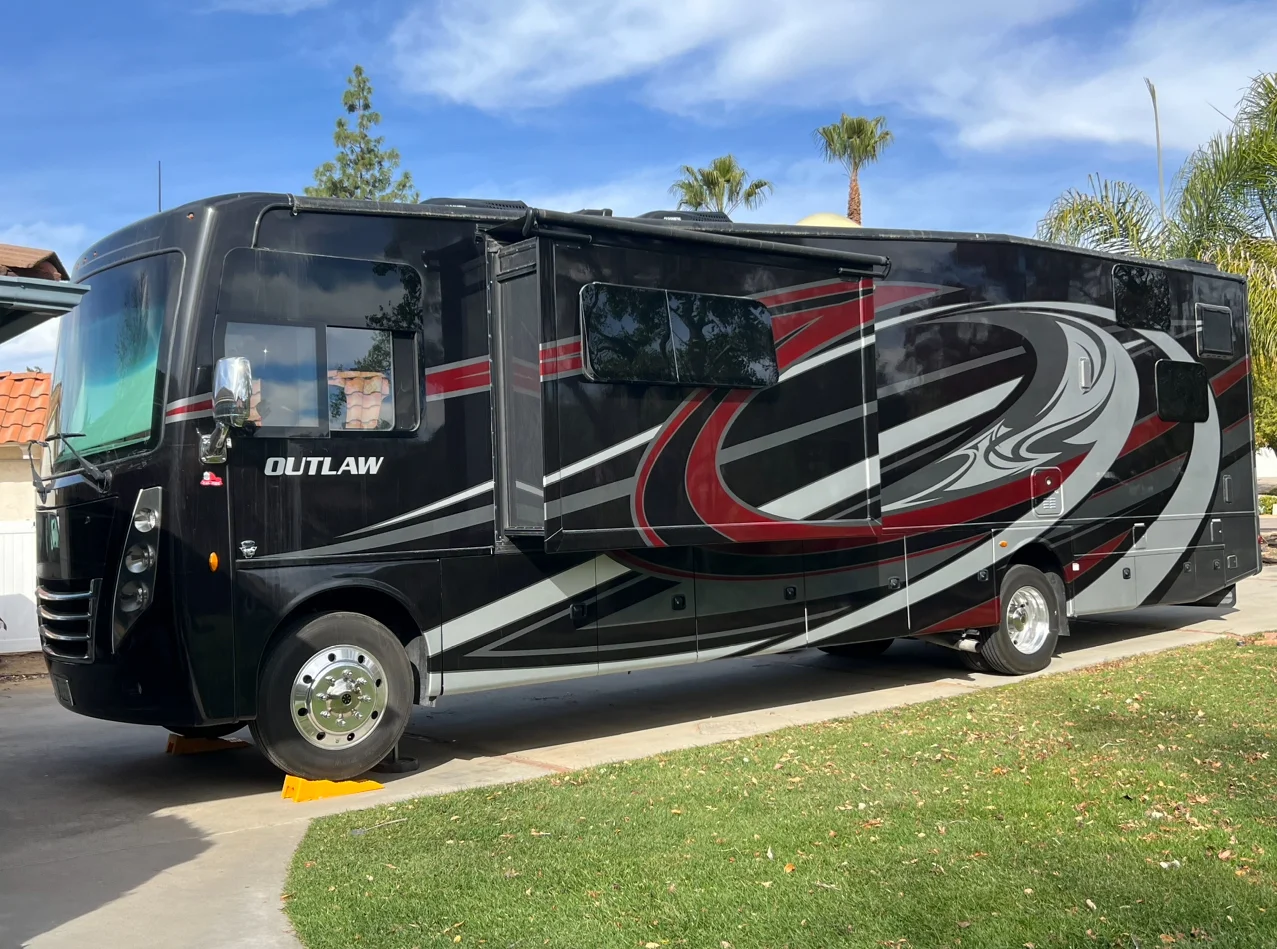 2020 THOR MOTOR COACH OUTLAW exterior