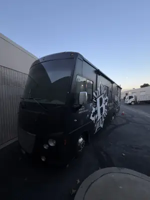 2020 WINNEBAGO ADVENTURER photo 2