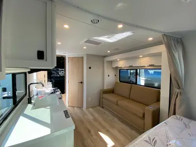2026 Winnebago Thrive photo 37