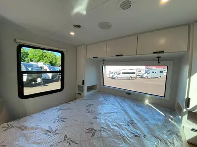 2026 Winnebago Thrive photo 35