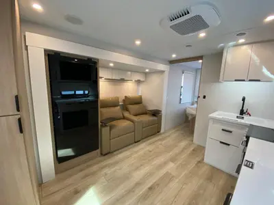 2026 Winnebago Thrive photo 17