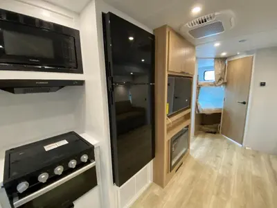 2026 Winnebago Thrive photo 27