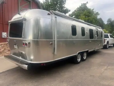 2021 AIRSTREAM CLASSIC photo 2