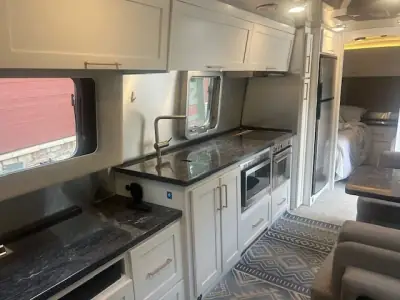 2021 AIRSTREAM CLASSIC photo 3