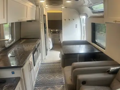 2021 AIRSTREAM CLASSIC photo 4