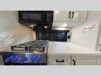 2027 Jayco Jay Flight Bungalow photo 12