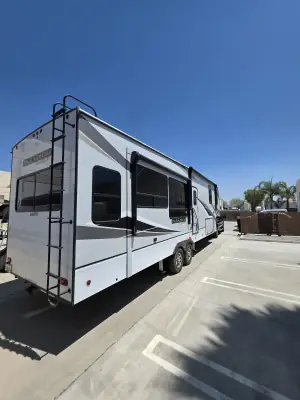 2021 ALLIANCE RV PARADIGM photo 3