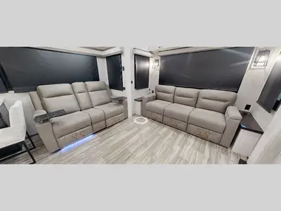 2027 Jayco Pinnacle photo 6
