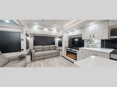 2027 Jayco Pinnacle photo 3