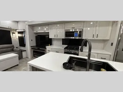 2027 Jayco Pinnacle photo 4