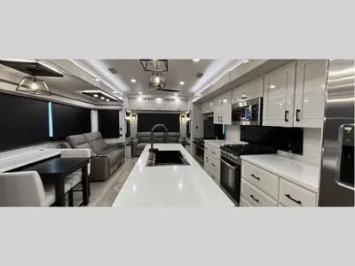 2027 Jayco Pinnacle photo 2
