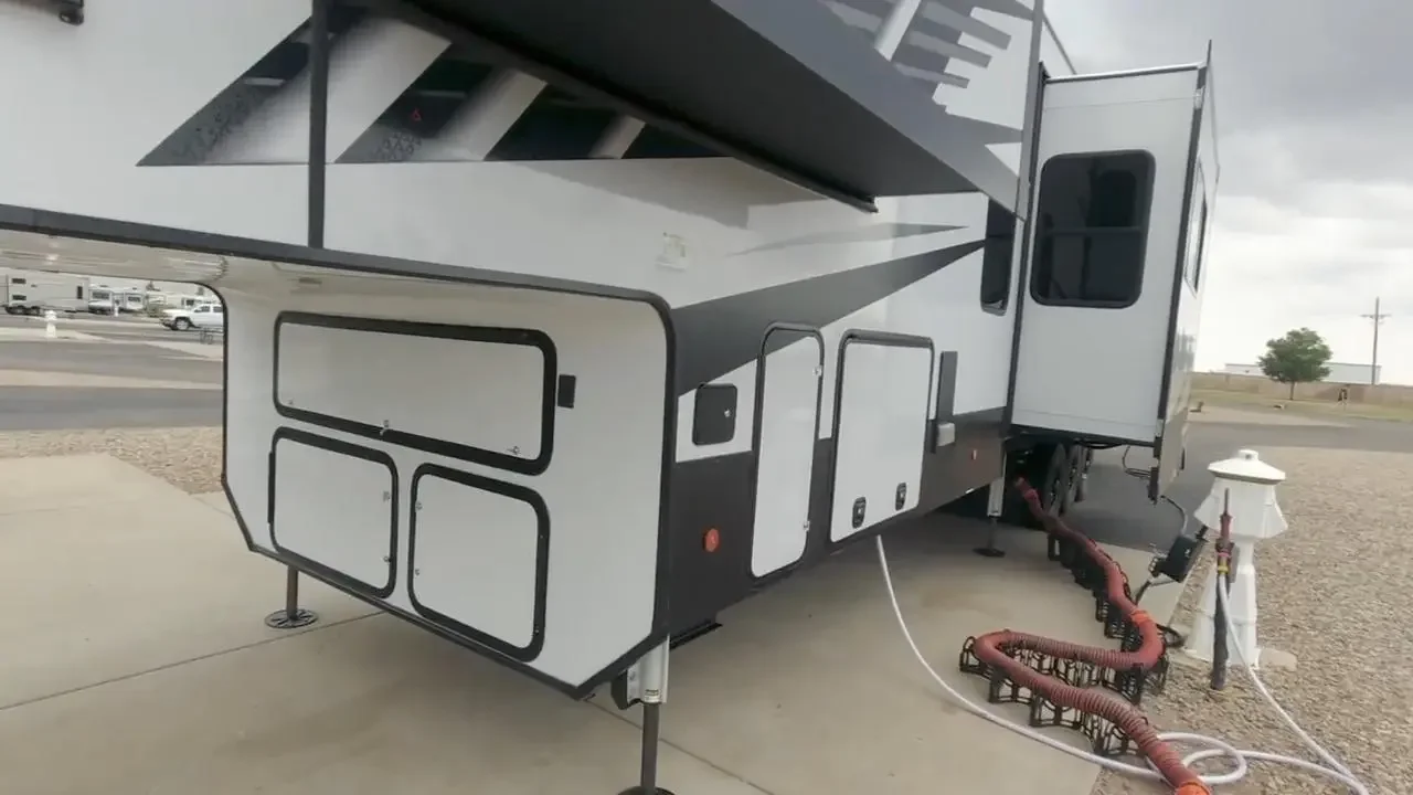 2021 ALLIANCE RV VALOR exterior