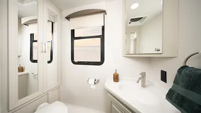 2027 Jayco Seneca Prestige photo 11