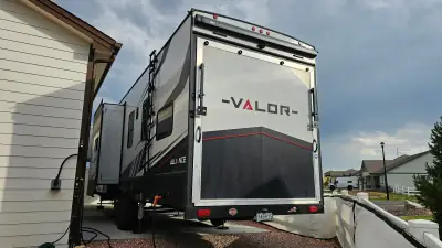 2021 ALLIANCE RV VALOR photo 3