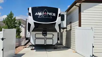 2021 ALLIANCE RV VALOR photo 2