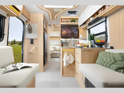 2027 Leisure Travel Unity photo 3