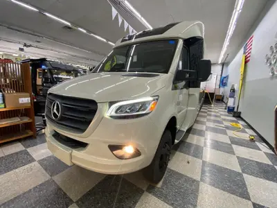 New 2027 Leisure Travel Unity U24TBX