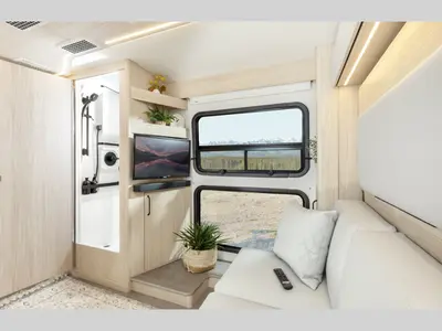 2027 Leisure Travel Wonder photo 3