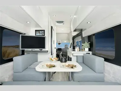 2027 Pleasure-Way Ontour photo 3