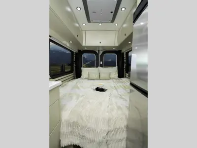 2027 Pleasure-Way Plateau photo 8