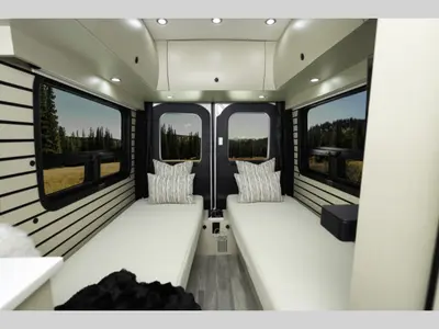 2027 Pleasure-Way Plateau photo 7