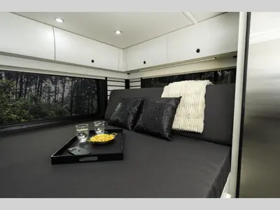 2027 Pleasure-Way Plateau XLRB photo 7
