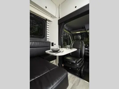 2027 Pleasure-Way Plateau XLRB photo 5