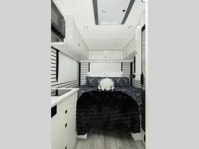2027 Pleasure-Way Plateau XLTS photo 6