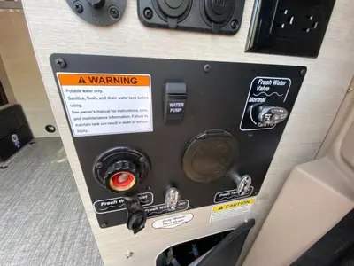 2027 Winnebago Solis Pocket photo 33