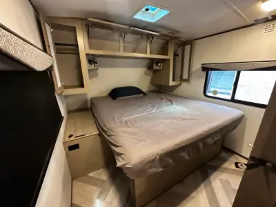 2021 CRUISER RV CORP SIGNATURE photo 2