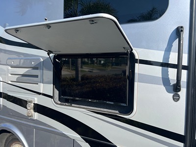 2020 TIFFIN MOTORHOMES WAYFARER photo 4