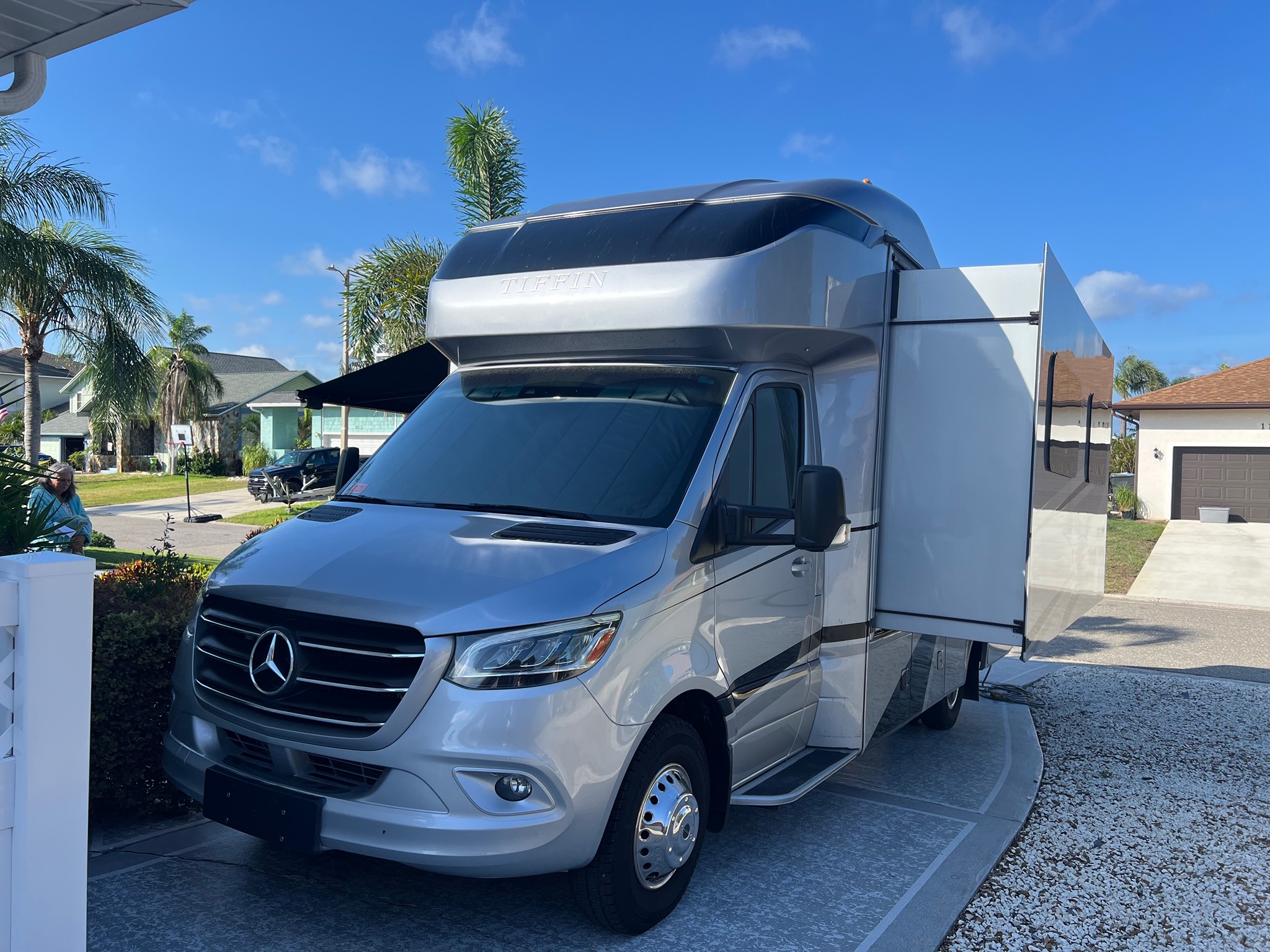 2020 TIFFIN MOTORHOMES WAYFARER exterior