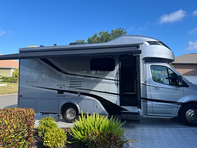 2020 TIFFIN MOTORHOMES WAYFARER photo 3