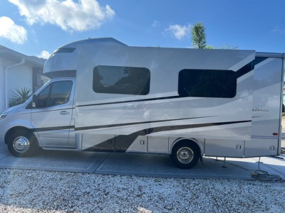 2020 TIFFIN MOTORHOMES WAYFARER photo 2